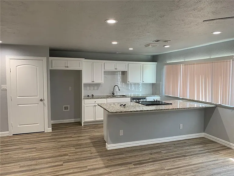 5601 Squires Dr — Photo 10