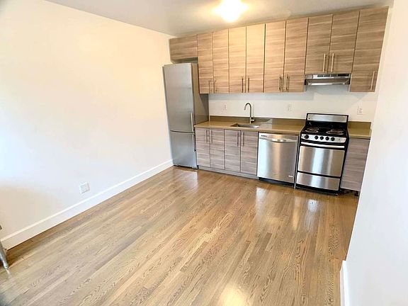 3rd image of 425 Grand Ave APT B2