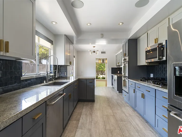 6225 S Corning Ave — Photo 10