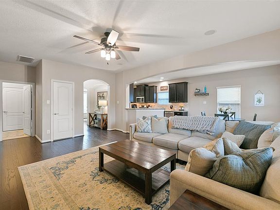 4th image of 229 Harbor Bend Lane