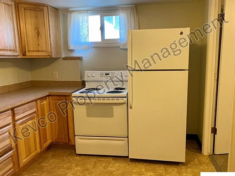 827 Remington St — Photo 8
