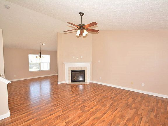 3rd image of 6917 Tree Top Ln