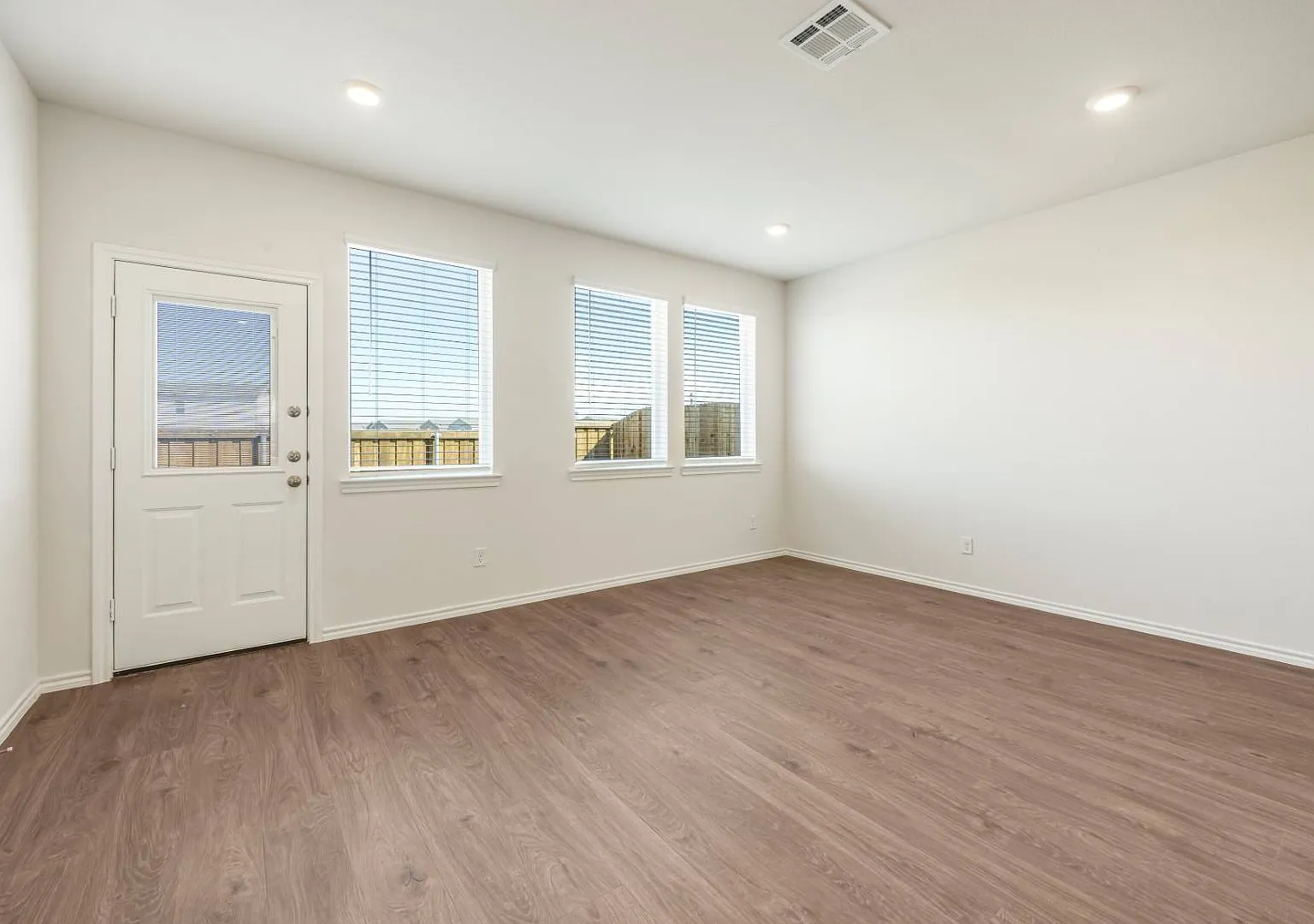 312 Arbor Dr — Photo 4