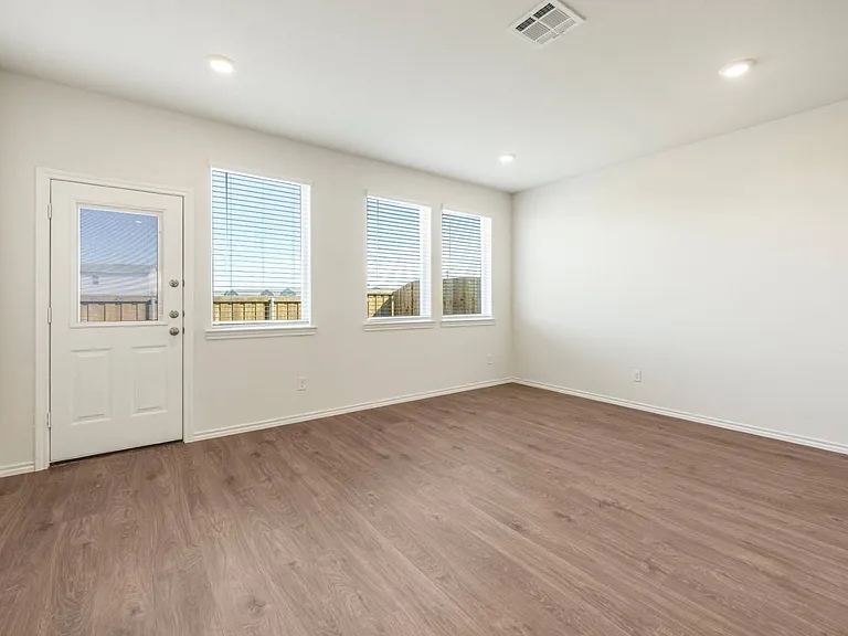 312 Arbor Dr — Photo 4