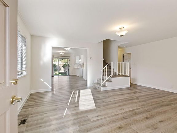 4th image of 514-516 Carlos Ave