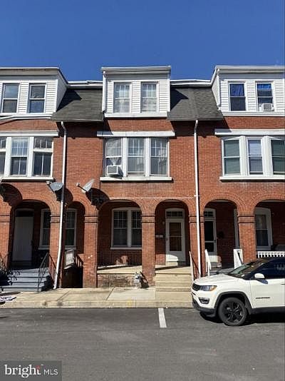 1st image of 1111 W Poplar St