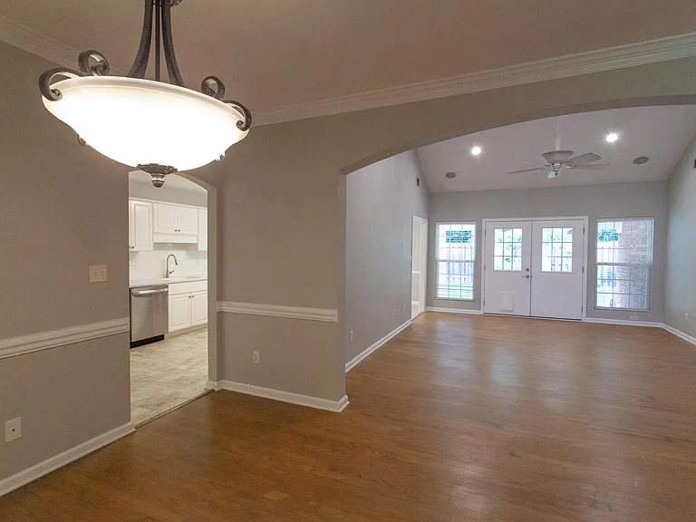 318 Vanderbilt Dr — Photo 6