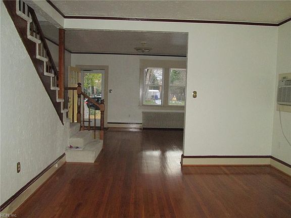 3rd image of 126 Granby Park