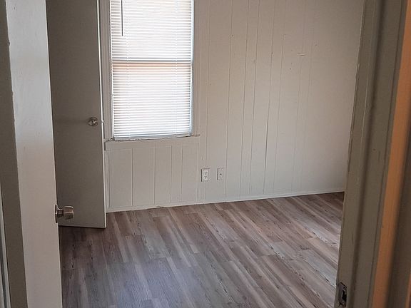 2nd image of 3217 Emory St
