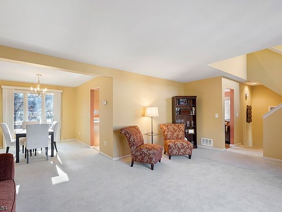 3rd image of 51 Clarken Dr
