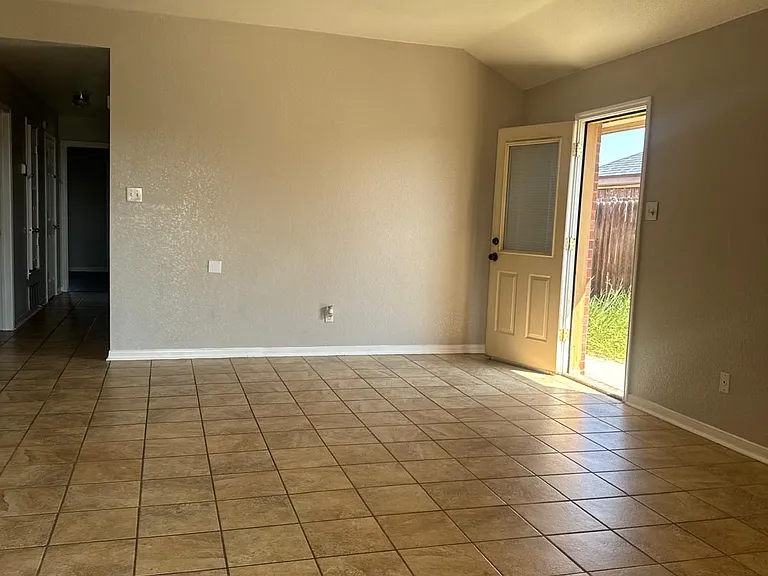 3604 Dustin Ct #B — Photo 4
