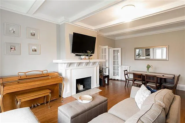 2 bed, 1.5 bath, 1800 sqft, $2,260 — Photo 3