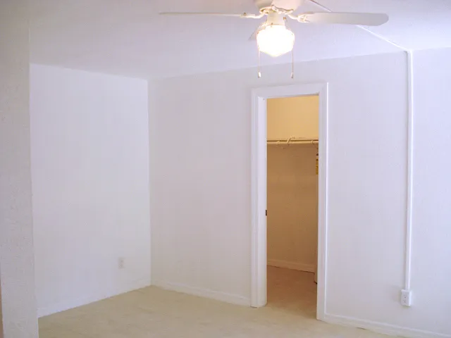 1126 SW 15th Ter — Photo 11