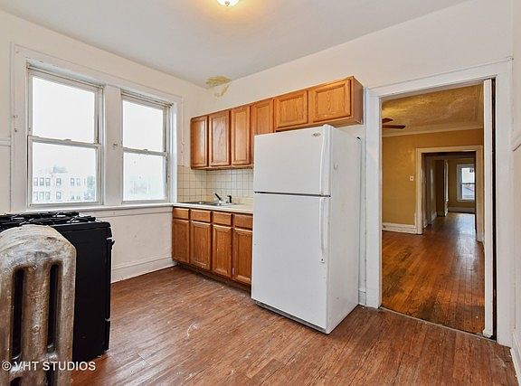 4th image of 7914 S Evans Ave