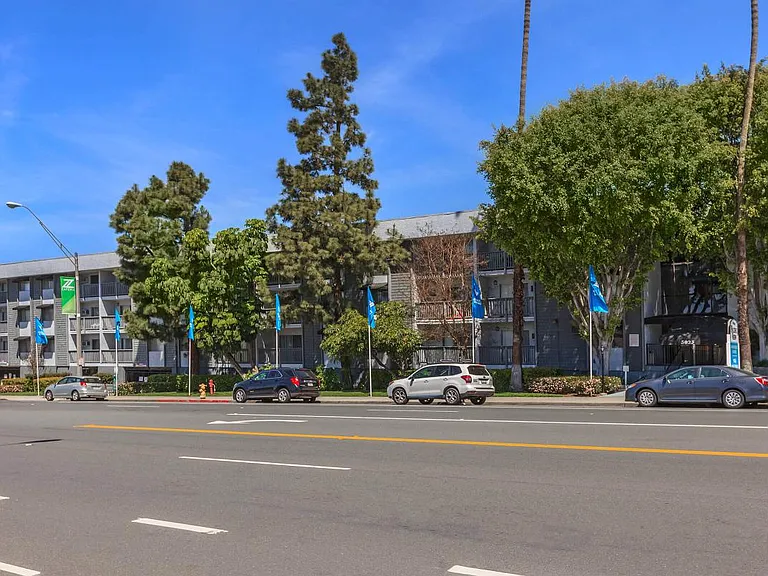 Pacific View Apartment Homes — Photo 10
