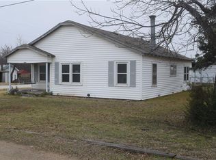 414 E Locust St, Nocona, TX 76255