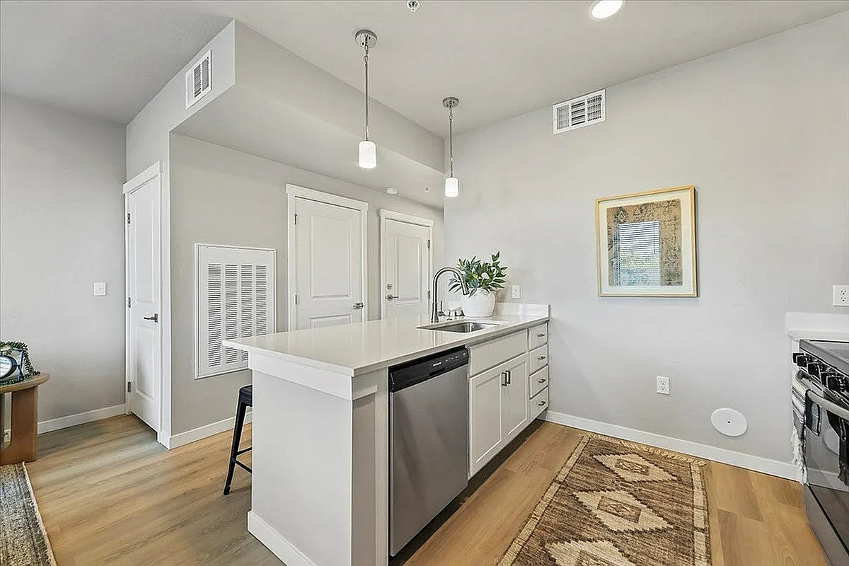 Franklin Lofts — Photo 1