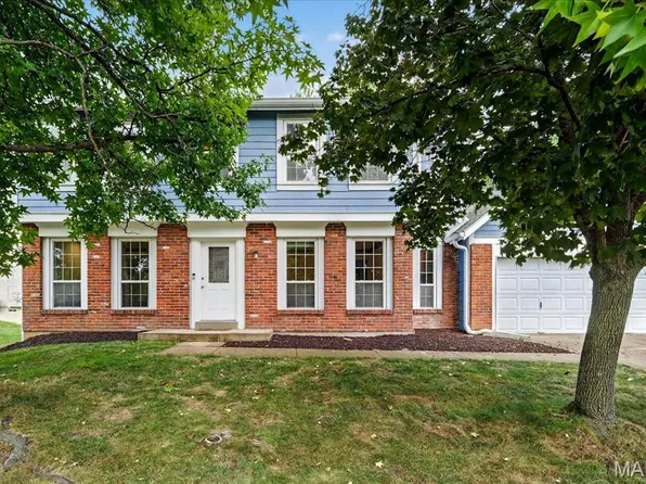 16431 Green Pines Dr, Ballwin, MO 63011