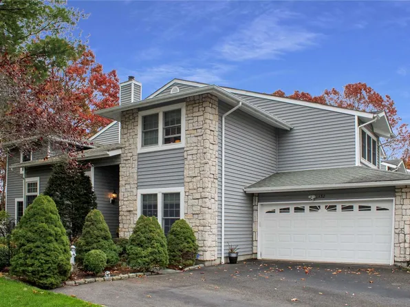 132 Colony Drive #132, Holbrook, NY 11741