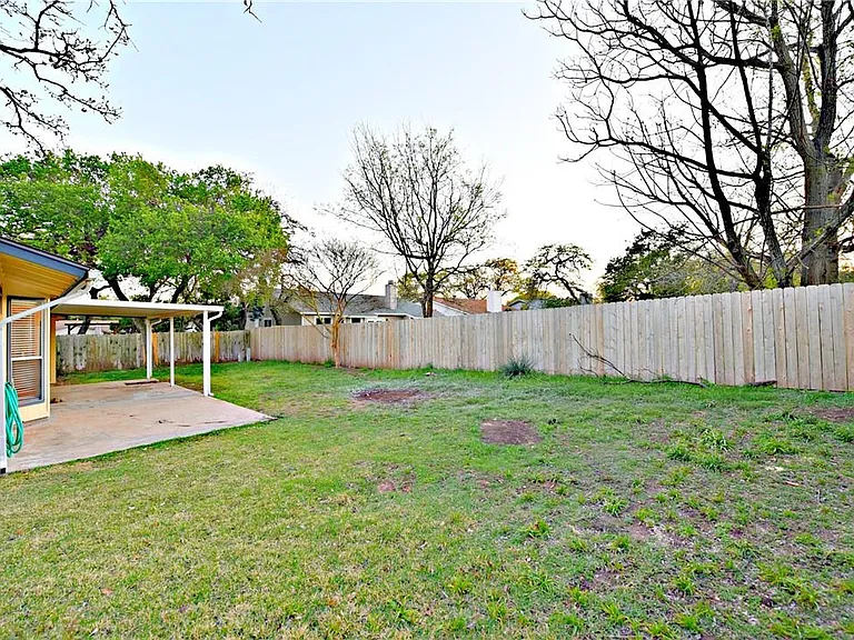 805 Lone Tree Ct — Photo 15