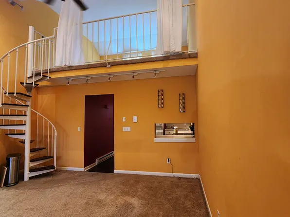 430 Emmett St APT F, Bristol, CT 06010