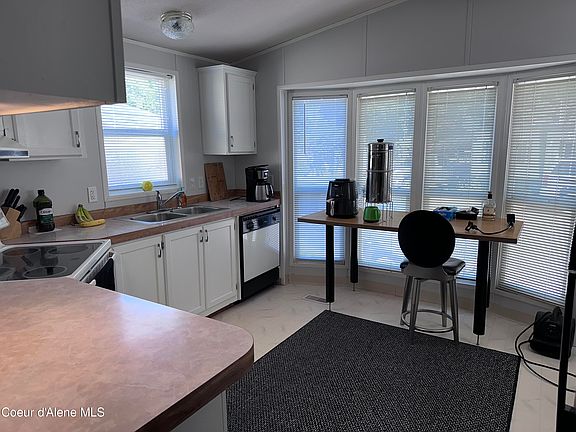 4th image of 900 N Idaho St Unit 204