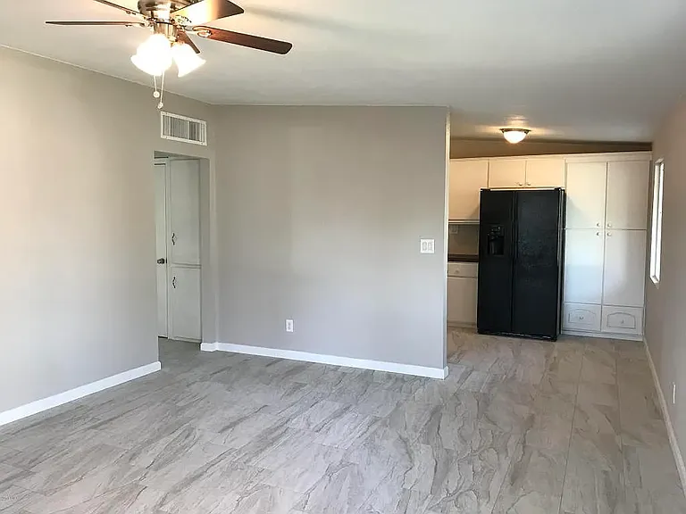 653 W Coolidge Pl — Photo 6