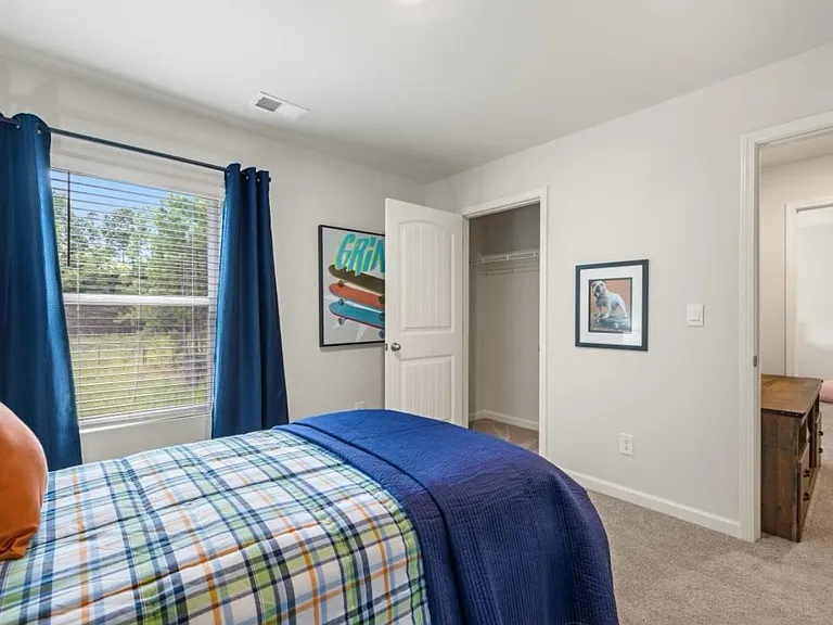63 Oaktree St — Photo 8