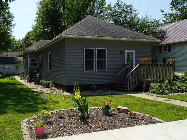 107 E 5th St, Sanborn, IA 51248