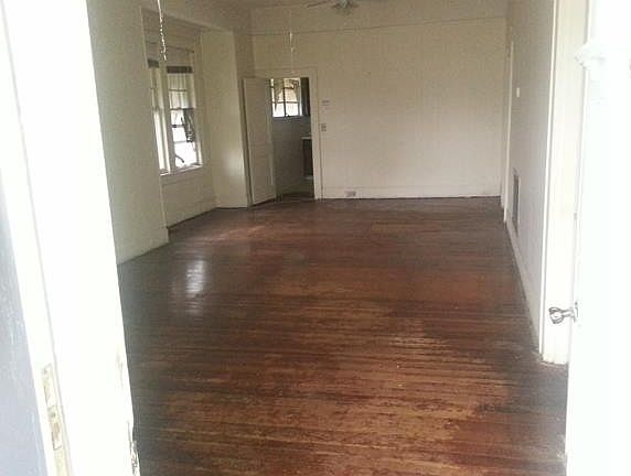 4th image of 310 S 13th St