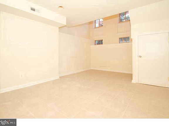 5th image of 524 N 22nd St APT 1