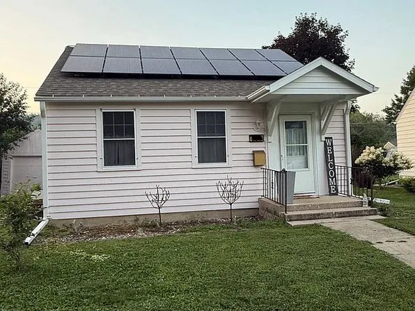 608 Decorah Ave, Decorah, IA 52101