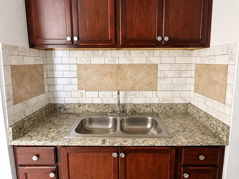 1/2 Bedroom Apartment: Kitchen