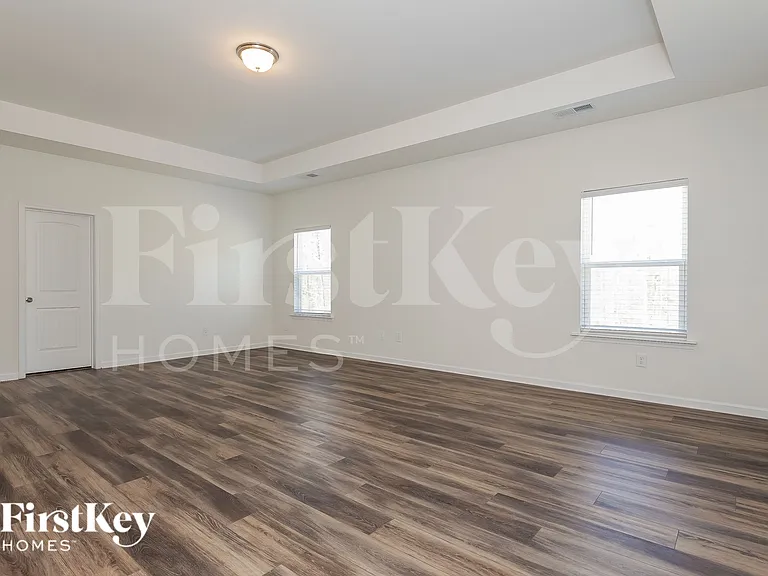 5521 Begonia St — Photo 7