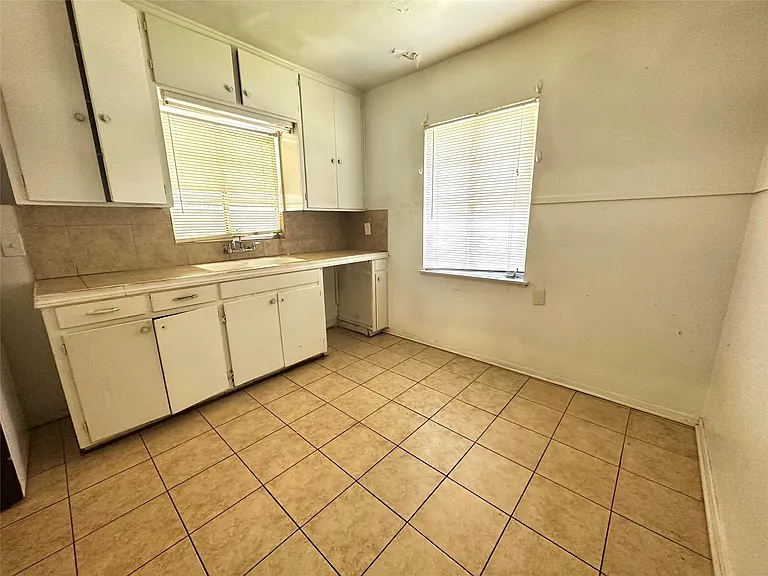 5210 Stuyvesant Ln — Photo 10