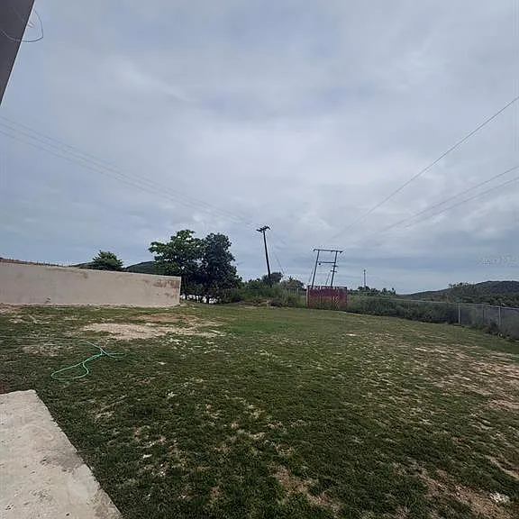URB EL MADRIGAL Marginal Norte — Photo 21