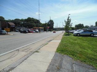 8212 Manchester Rd, Saint Louis, MO 63144