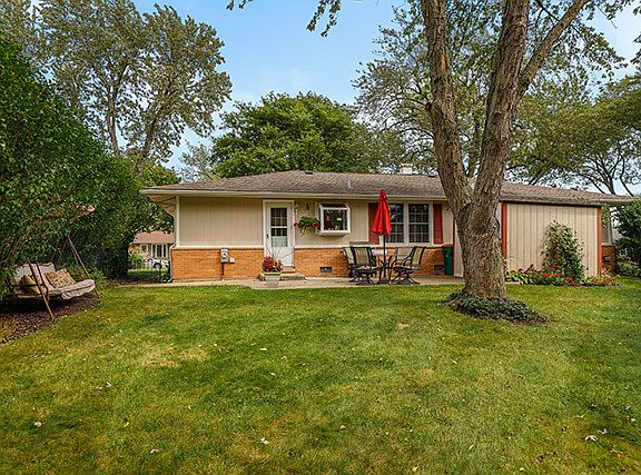 2nd image of 572 Sussex Ct