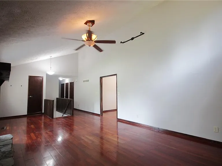 3310 Chastain Xing — Photo 17