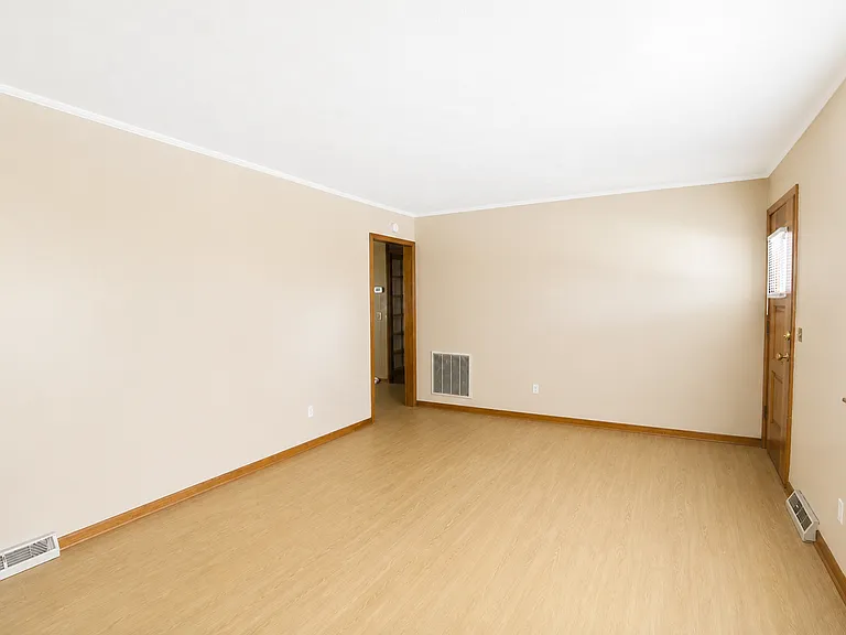 900 Hamlet Ave — Photo 3