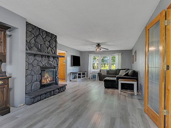 4th image of 2292 Hennepin Ave N