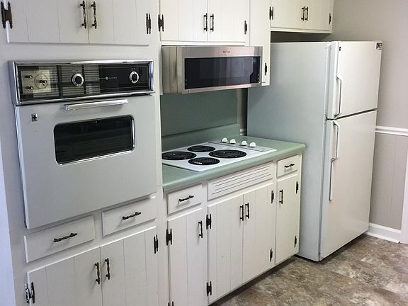 Kitchen with new micro hood