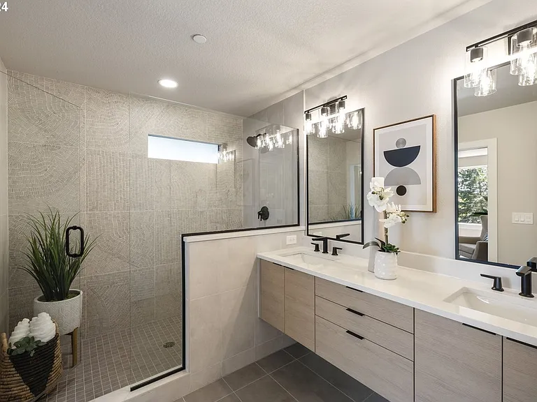 617 SW Lobelia St — Photo 17