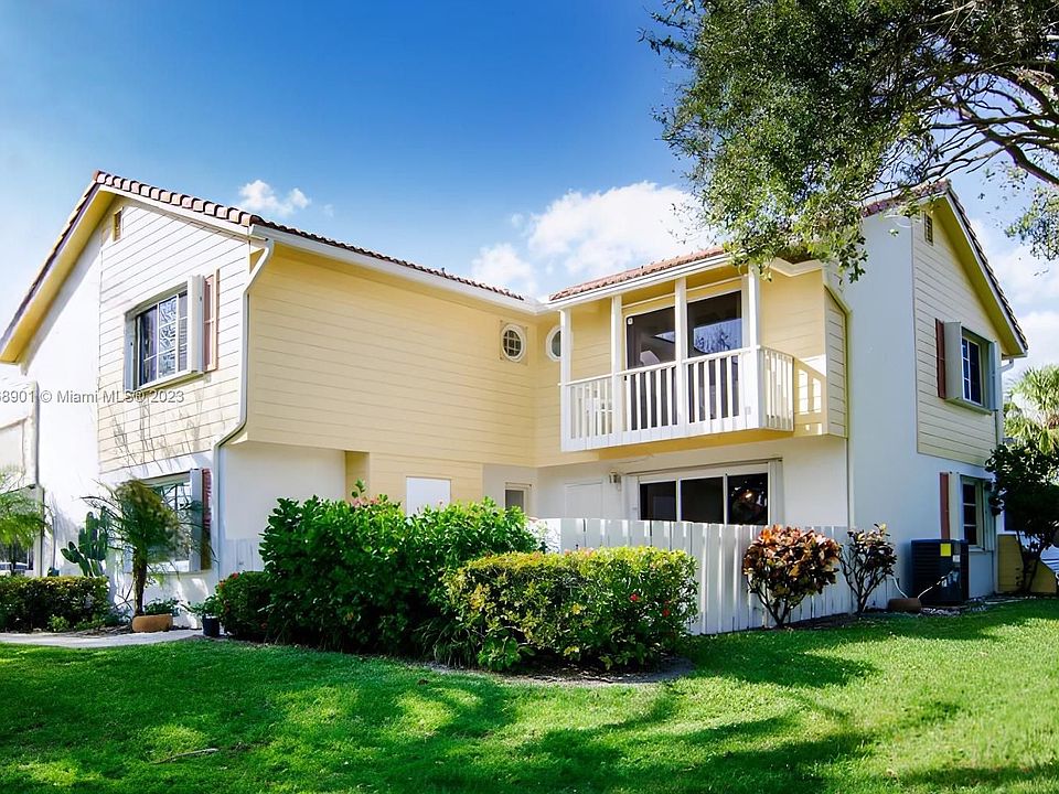 1st image of 135 Seabreeze Cir #135