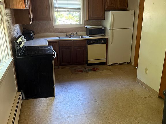 5th image of 83 California Ave APT 2R