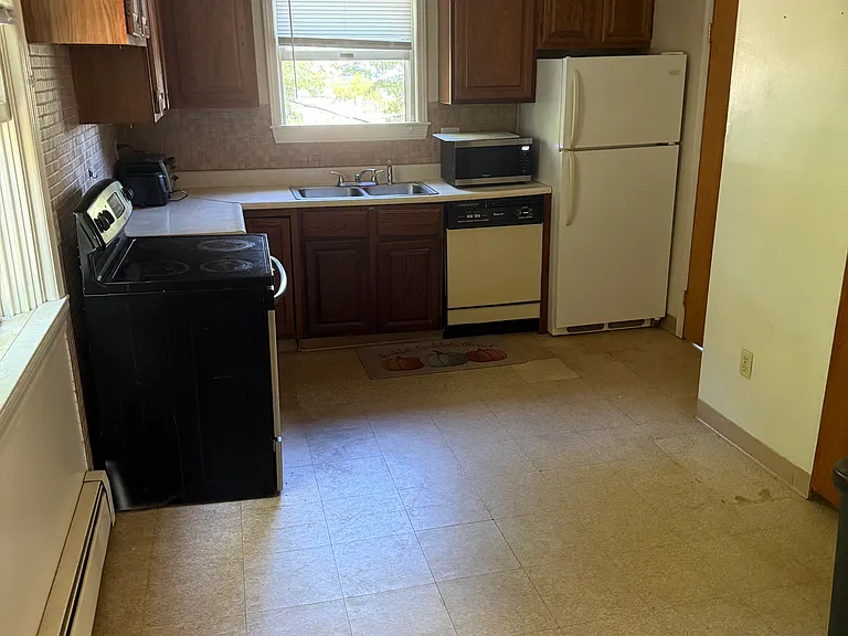 83 California Ave #2R — Photo 5