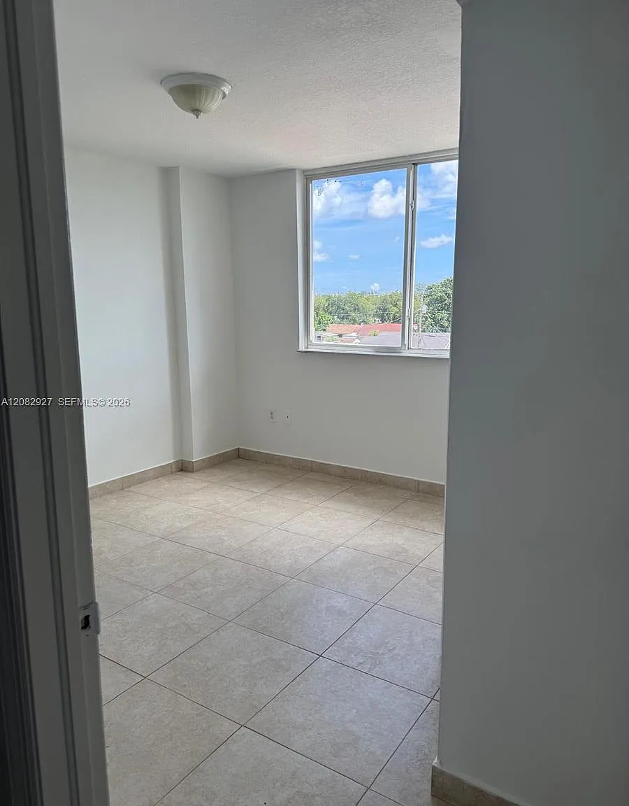 2647 NW 25th Ave — Photo 4