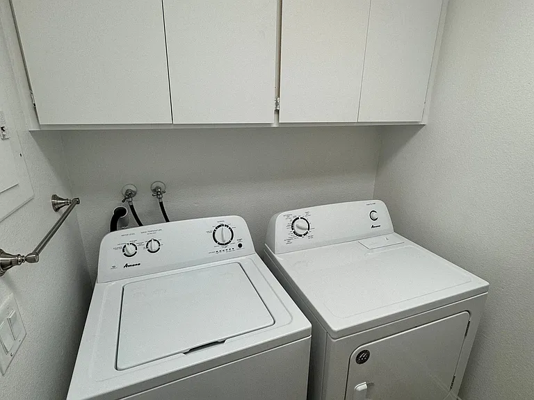 289 Vista Royale Cir W — Photo 33