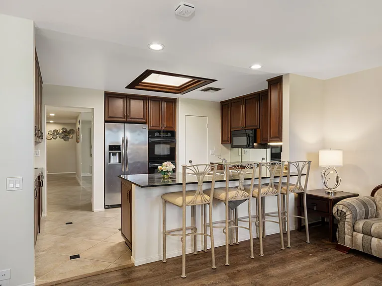 140 Columbia Dr — Photo 10