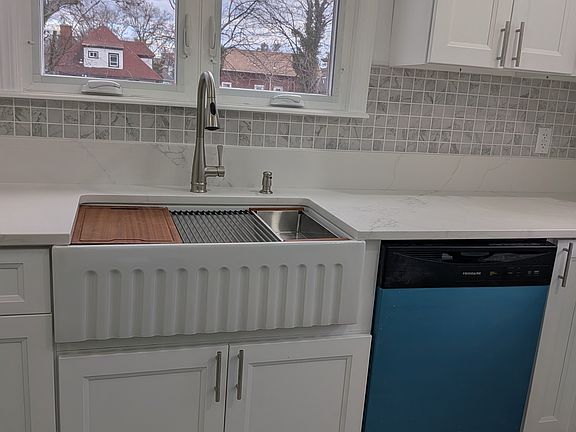 2nd image of 134 S Clinton St Floor 2